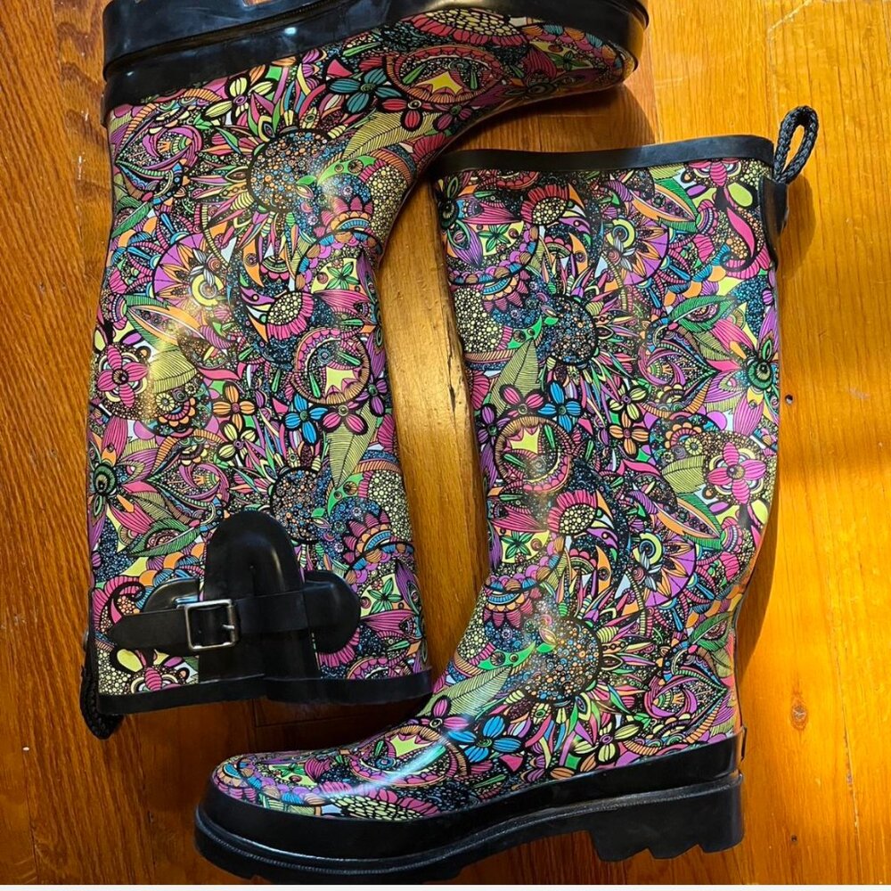 WOMENS SAKROOTS RAIN BOOTS SIZE 8